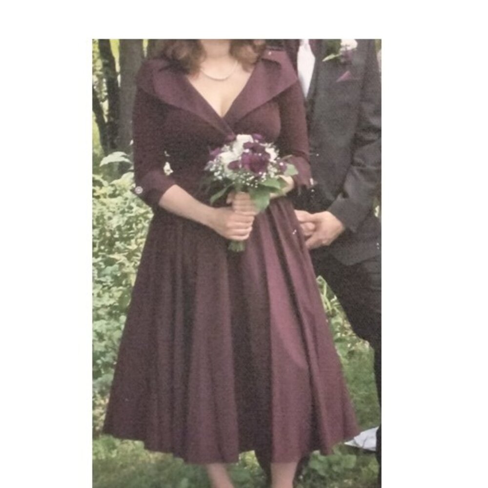 Flattering burgundy party dress - Picture 2 of 2
